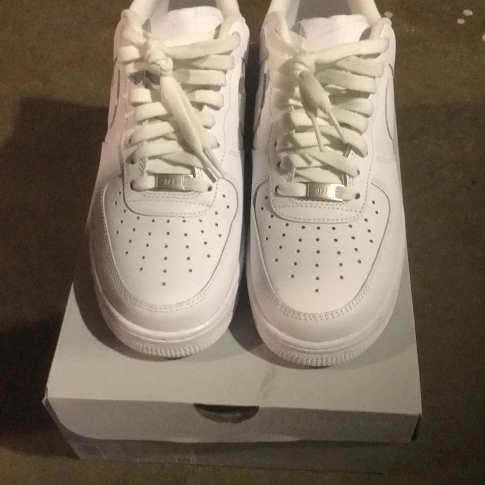 Playoff 12s size 9.5 and worn 1x all white Air Force 1 size 10 - Picture 6 of 7